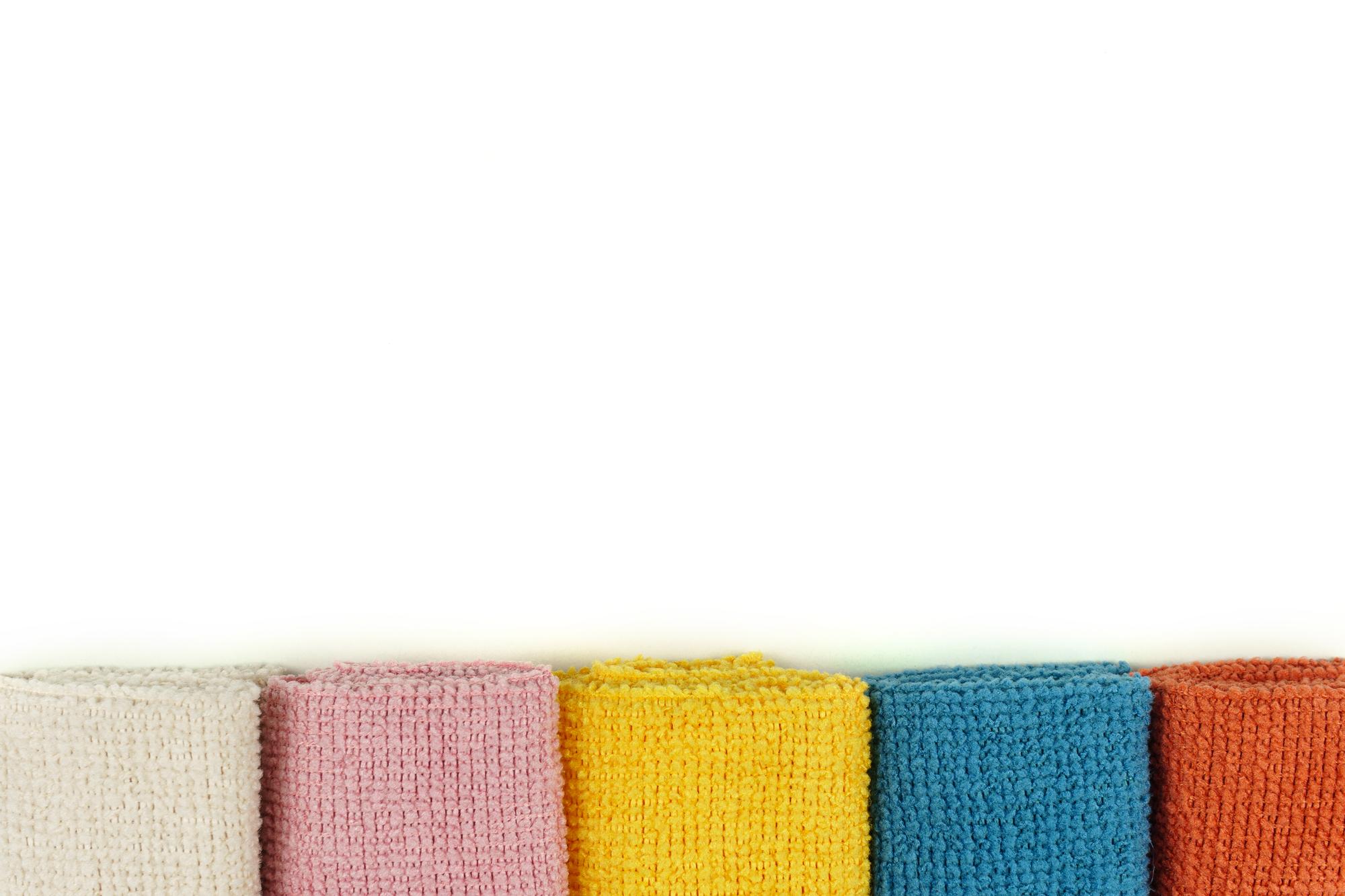 Campione tessuto con punti decorativi colorati